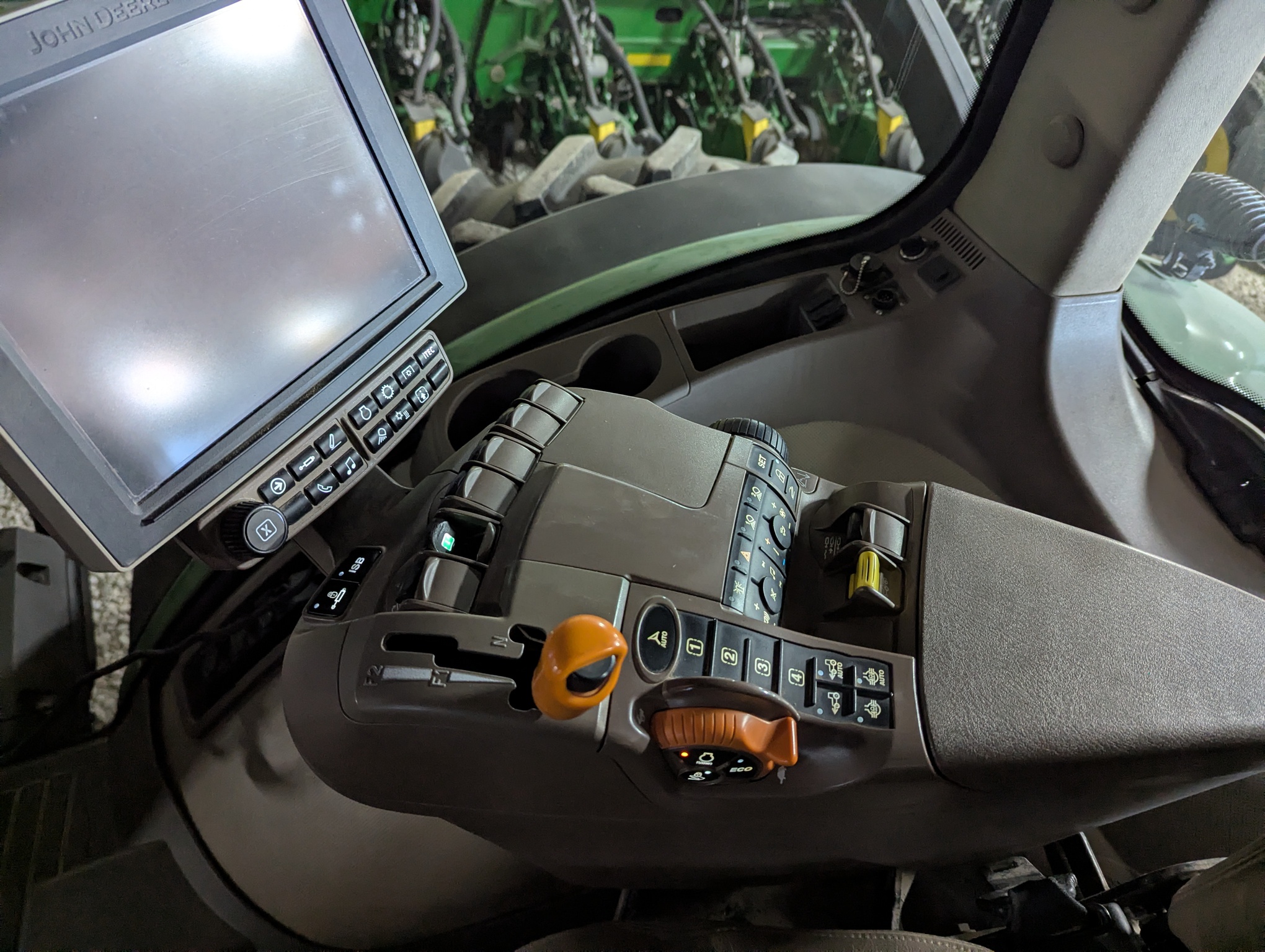 2017 John Deere 8320R Image 11