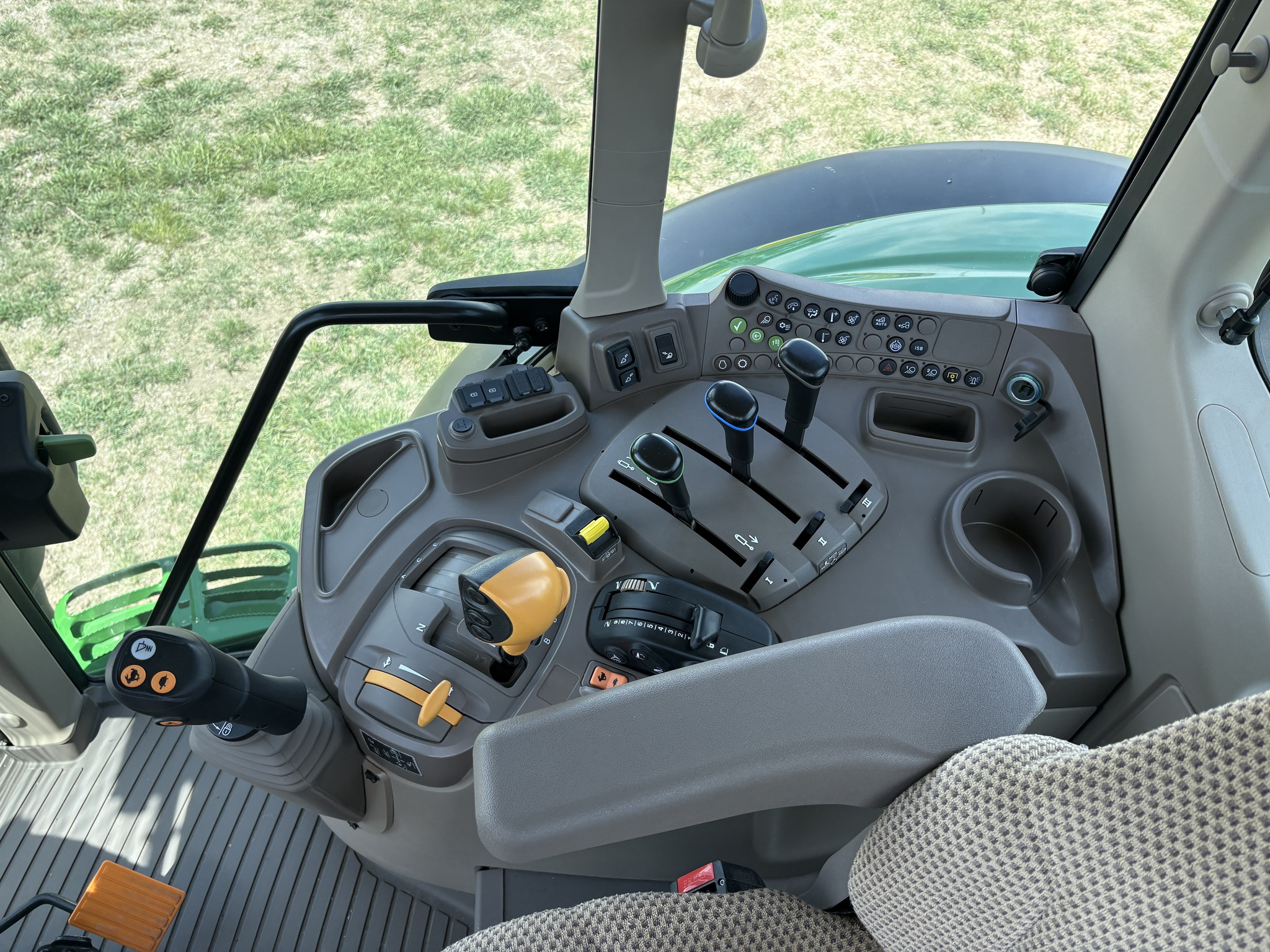 2024 John Deere 6140M Image 8