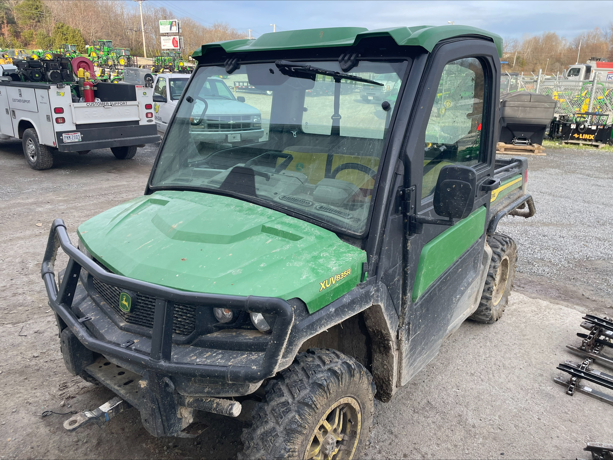 2023 John Deere XUV 835R Image 1