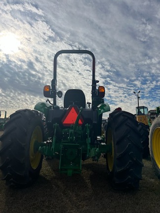 2025 John Deere 5075E Photo 6