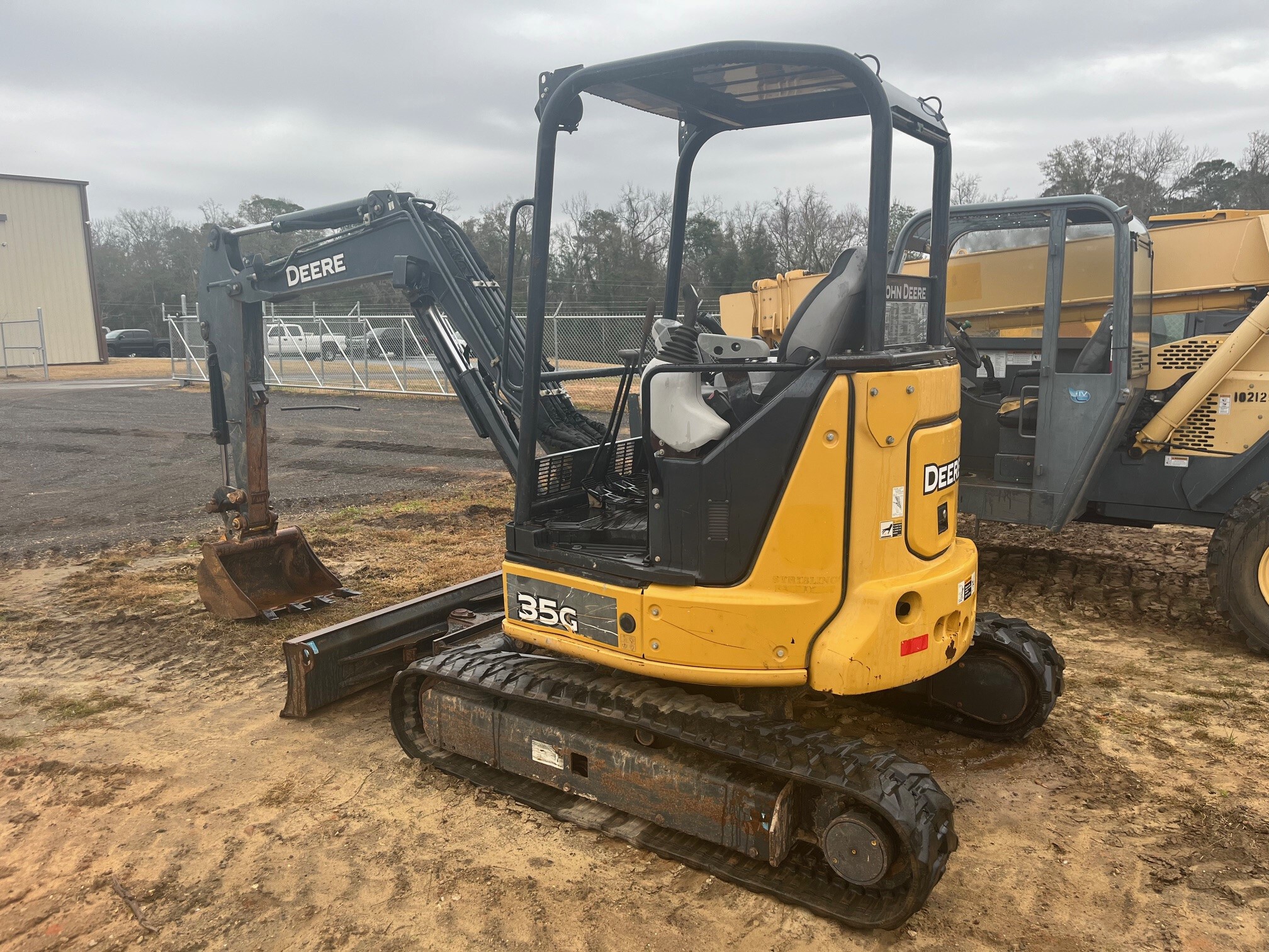 2019 John Deere 35G Image 3