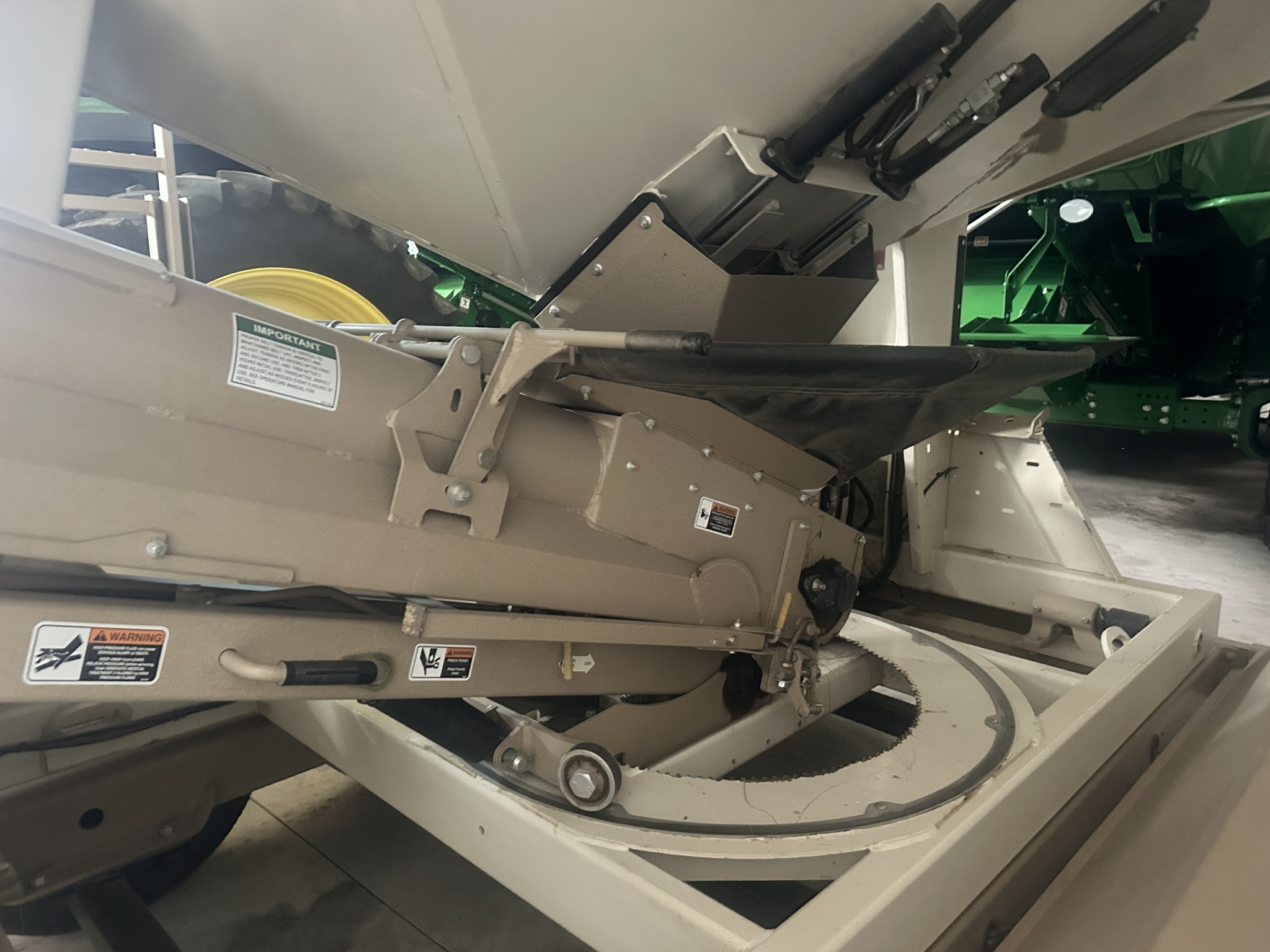 2018 Unverferth 3755 Image 11