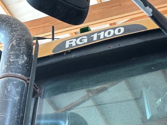 2013 RoGator RG1100
