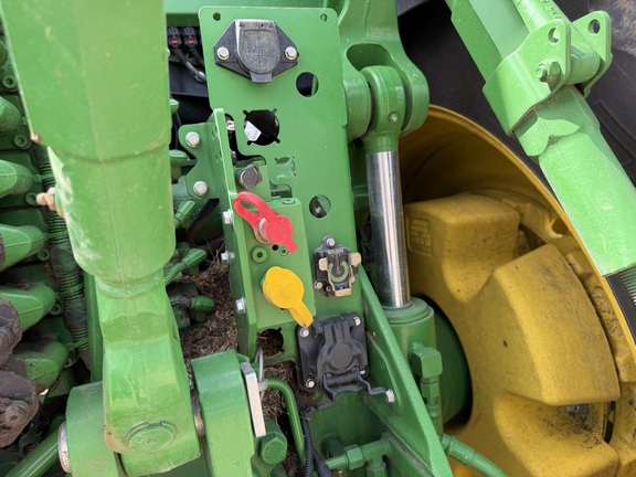 2025 John Deere 8R 410 - Photo26