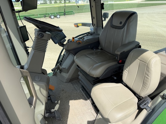 2025 John Deere 8R 410 - Photo29