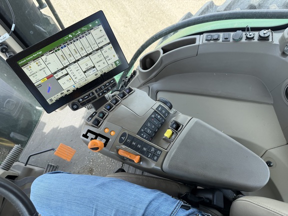 2025 John Deere 8R 410 - Photo33