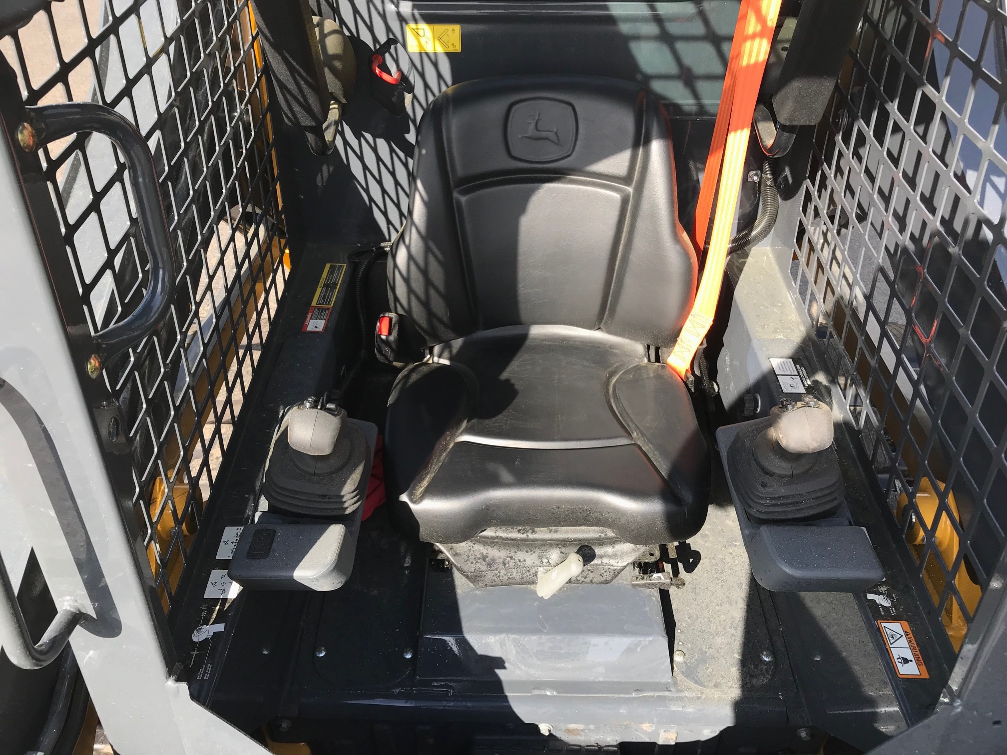 2025 John Deere 317G Image 5