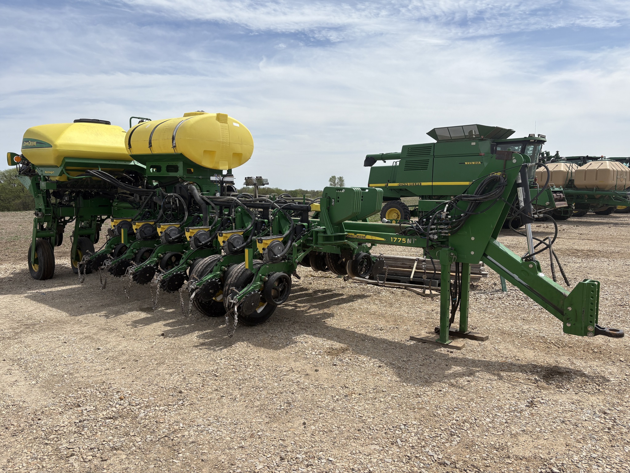 2016 John Deere 1775NT Image 1