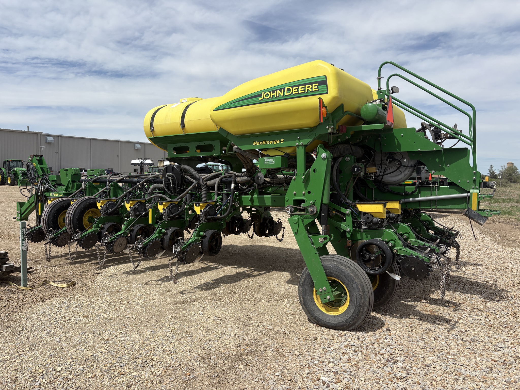 2016 John Deere 1775NT Image 3