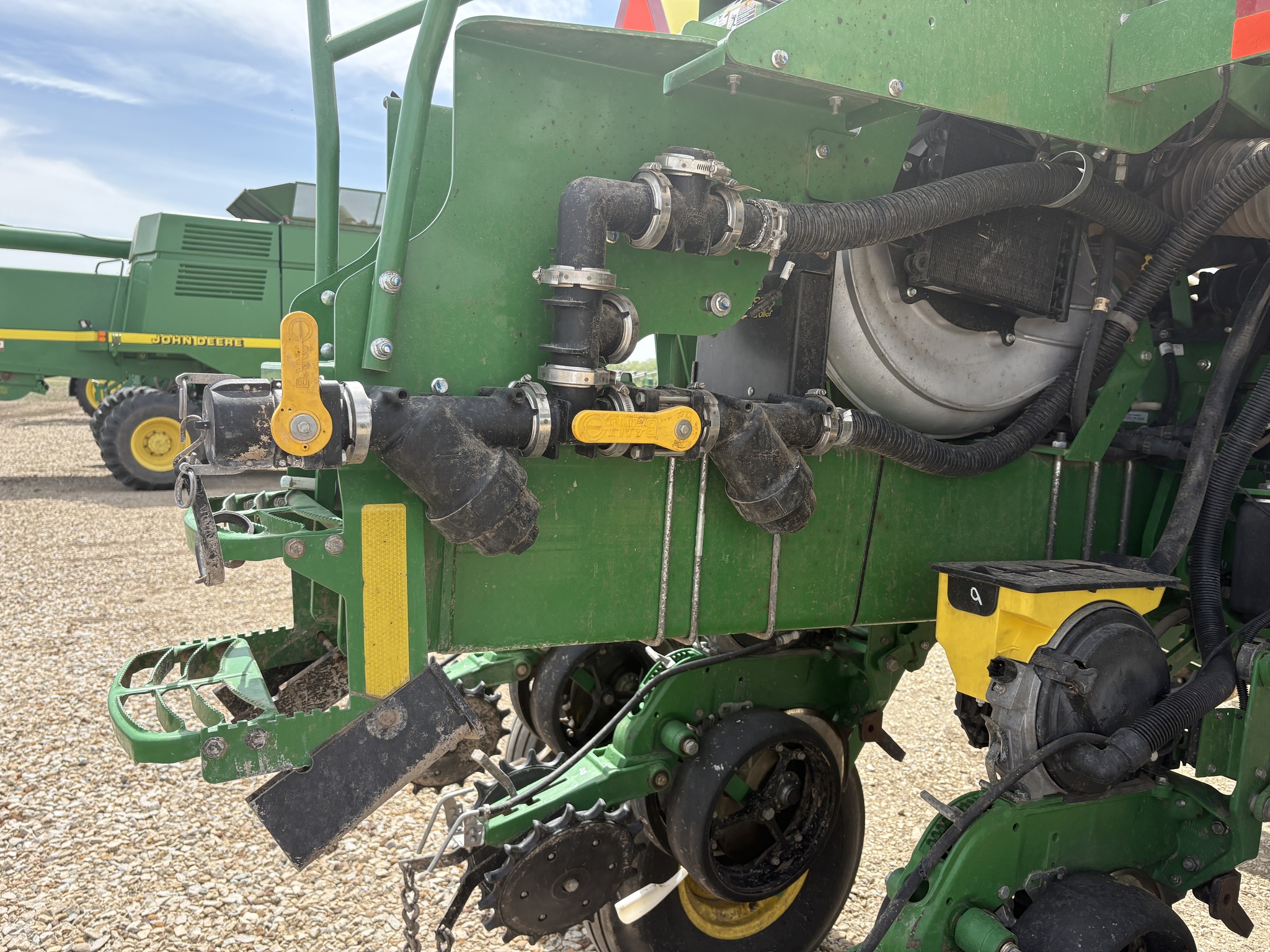 2016 John Deere 1775NT Image 8