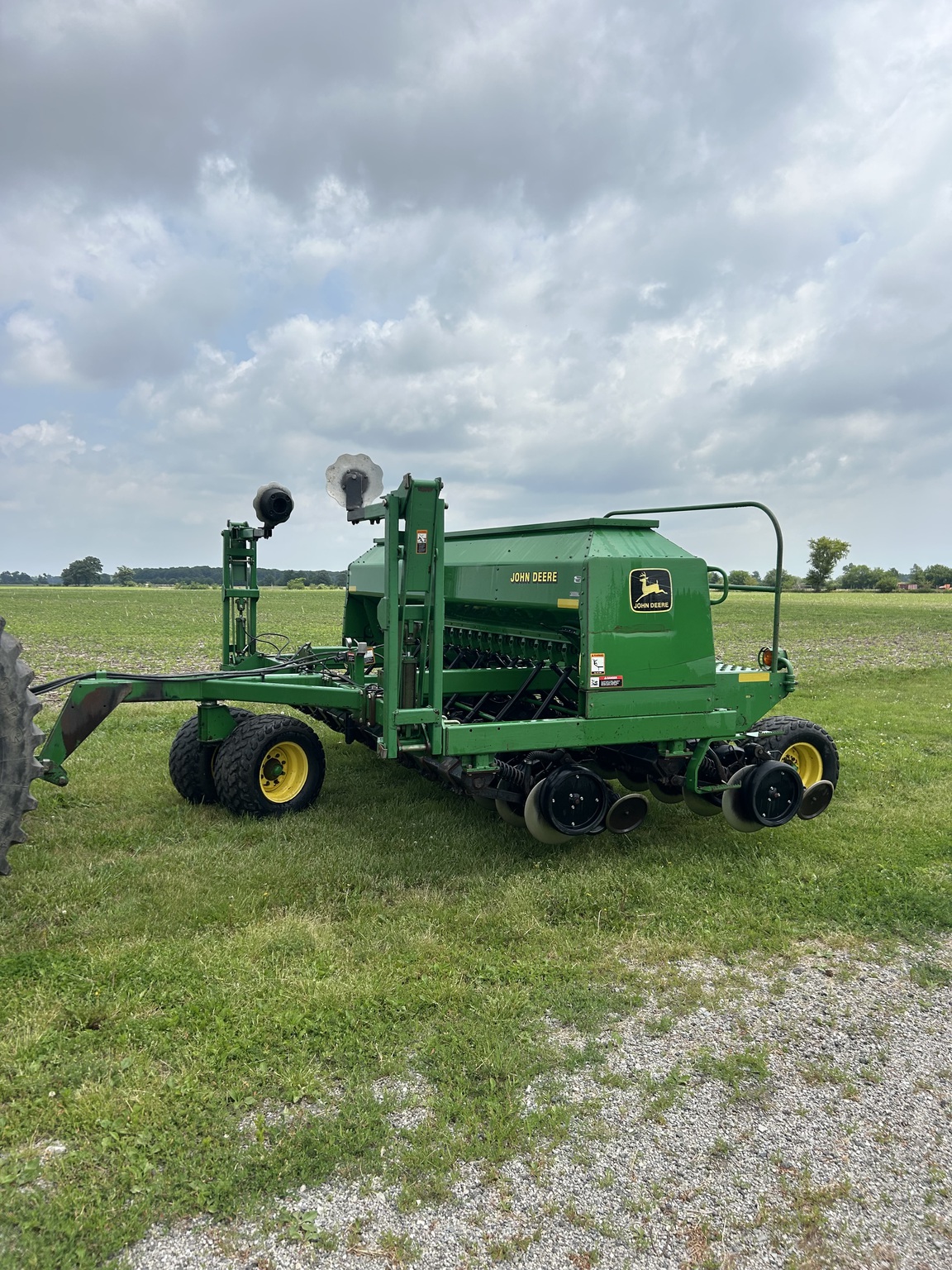 2000 John Deere 1560 Image 1