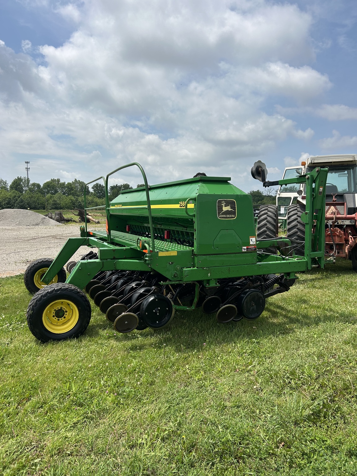 2000 John Deere 1560 Image 5