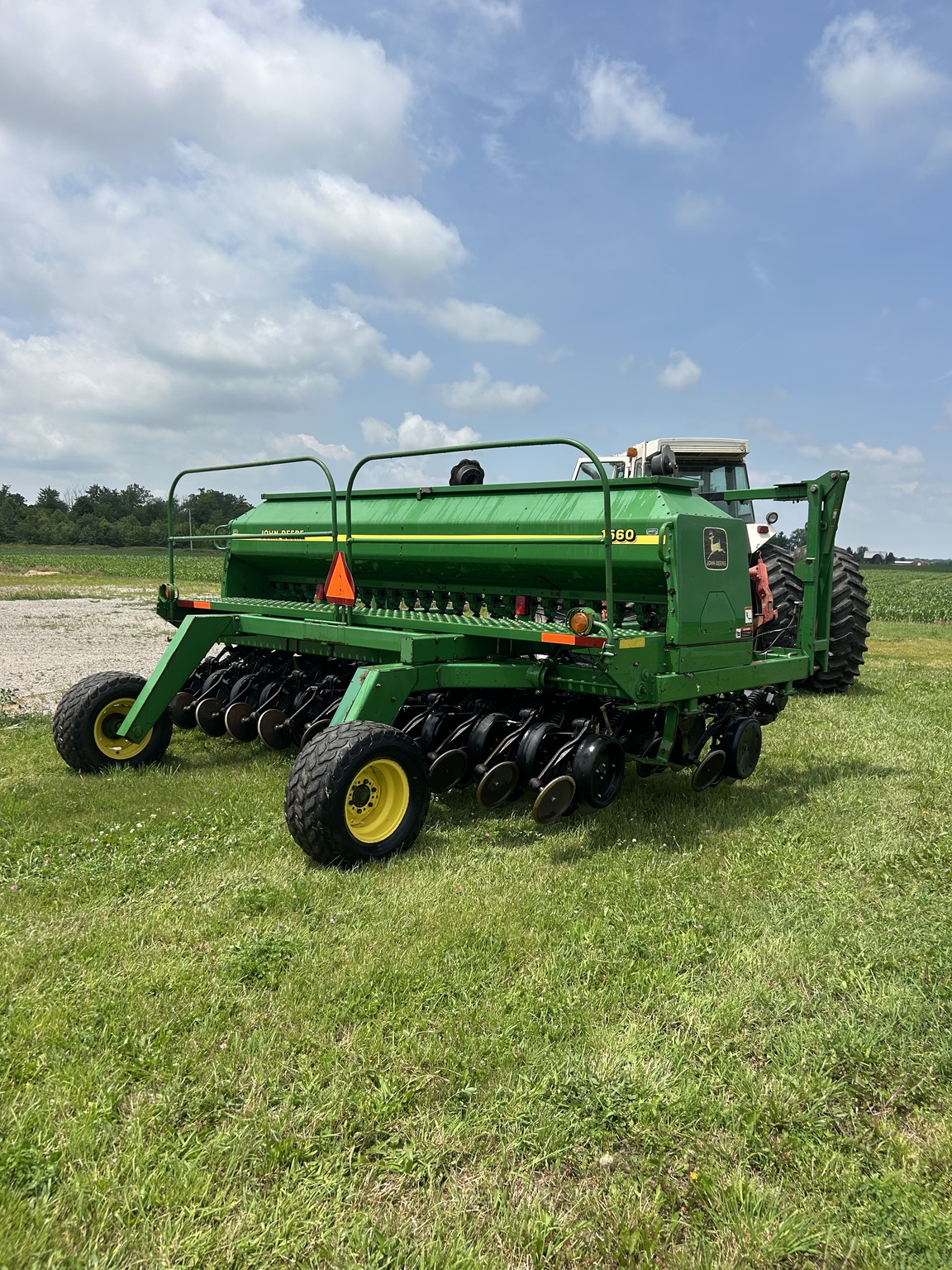 2000 John Deere 1560 Image 7