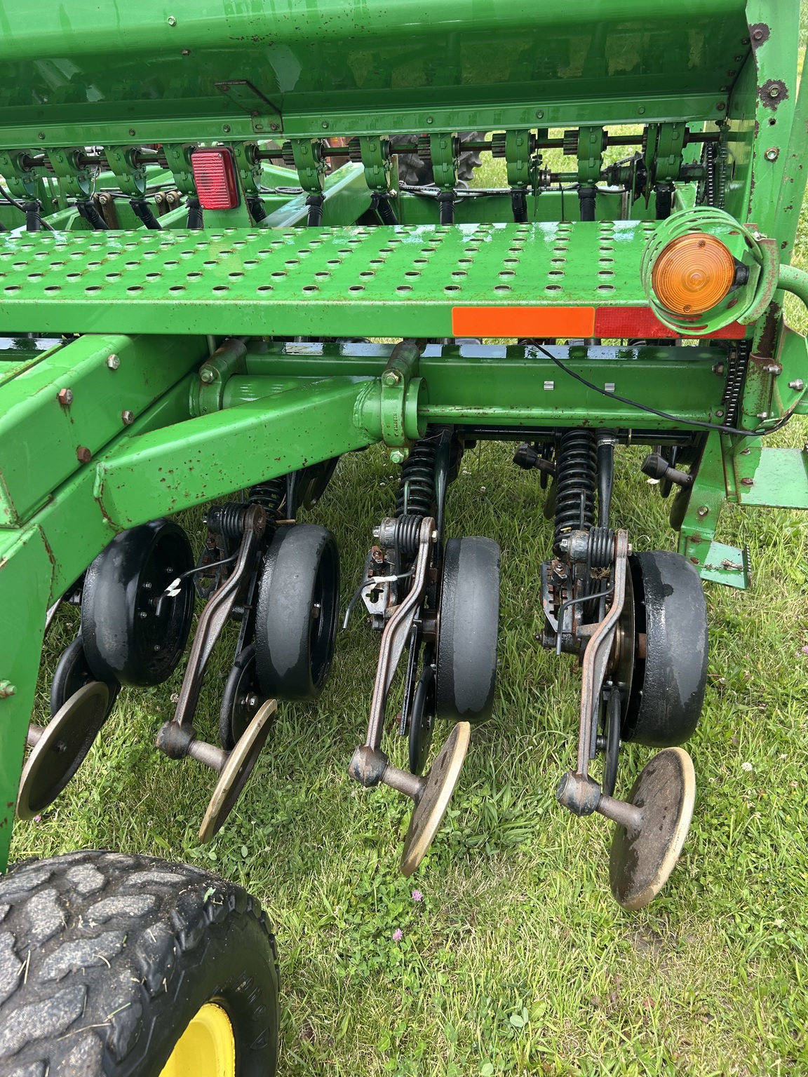 2000 John Deere 1560 Image 13