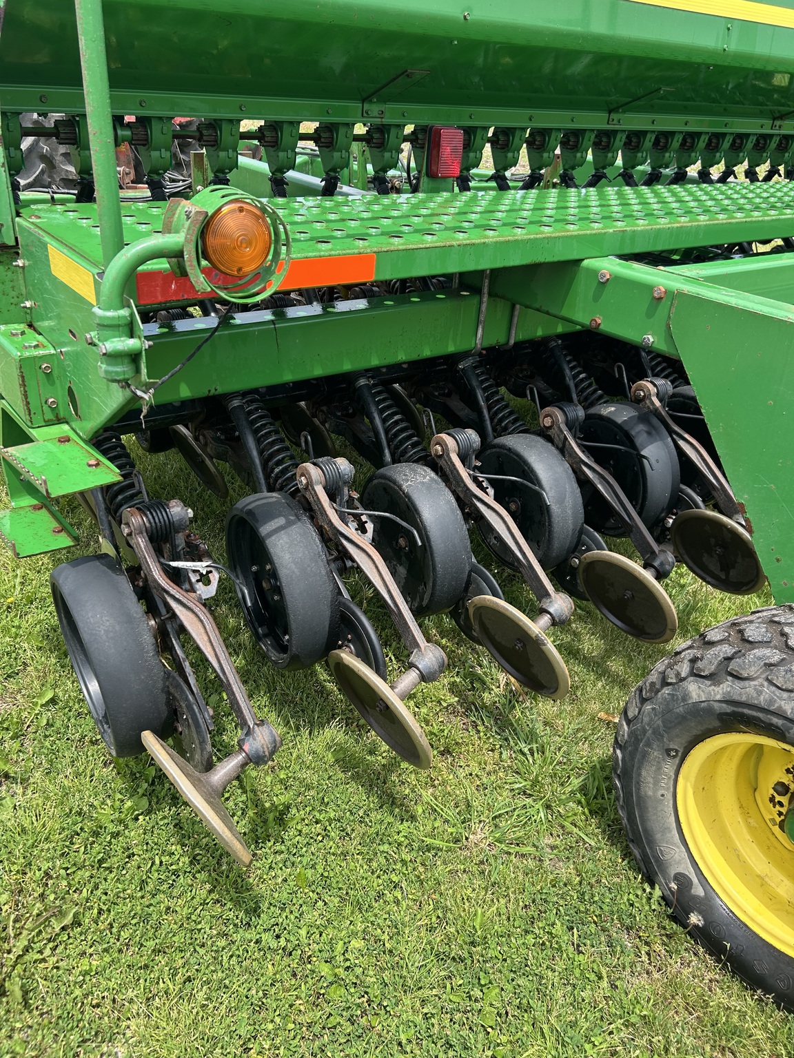 2000 John Deere 1560 Image 15