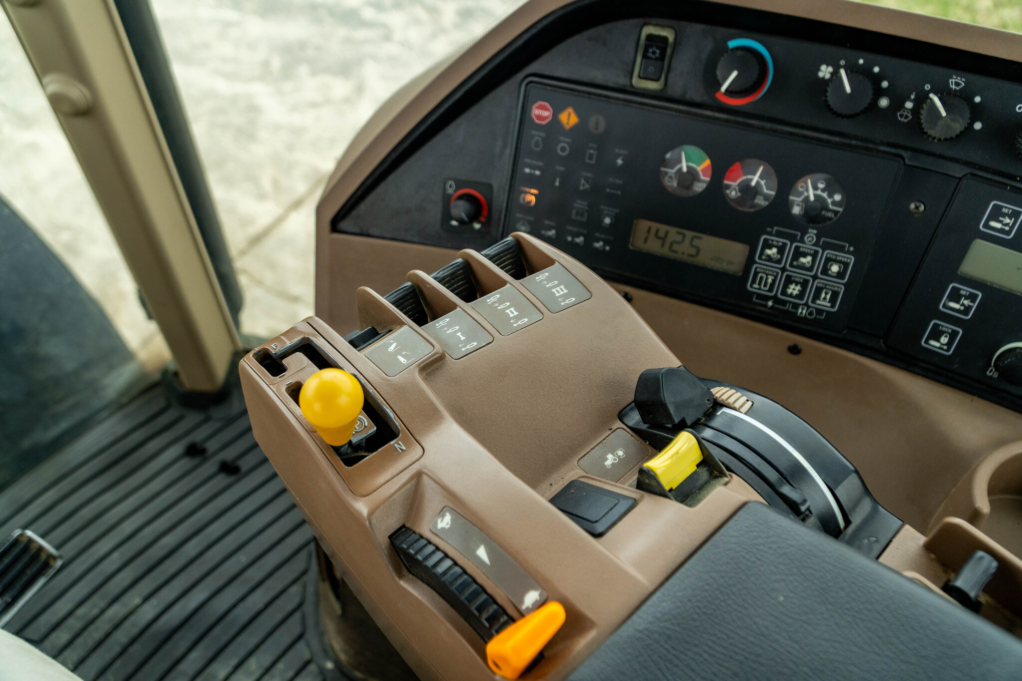 Used 1998 John Deere 8300 Row Crop Tractors at Koenig Equipment in Anna, OH - PhotoXL29