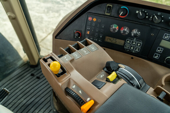 Used 1998 John Deere 8300 Row Crop Tractors at Koenig Equipment in Anna, OH - Photo29