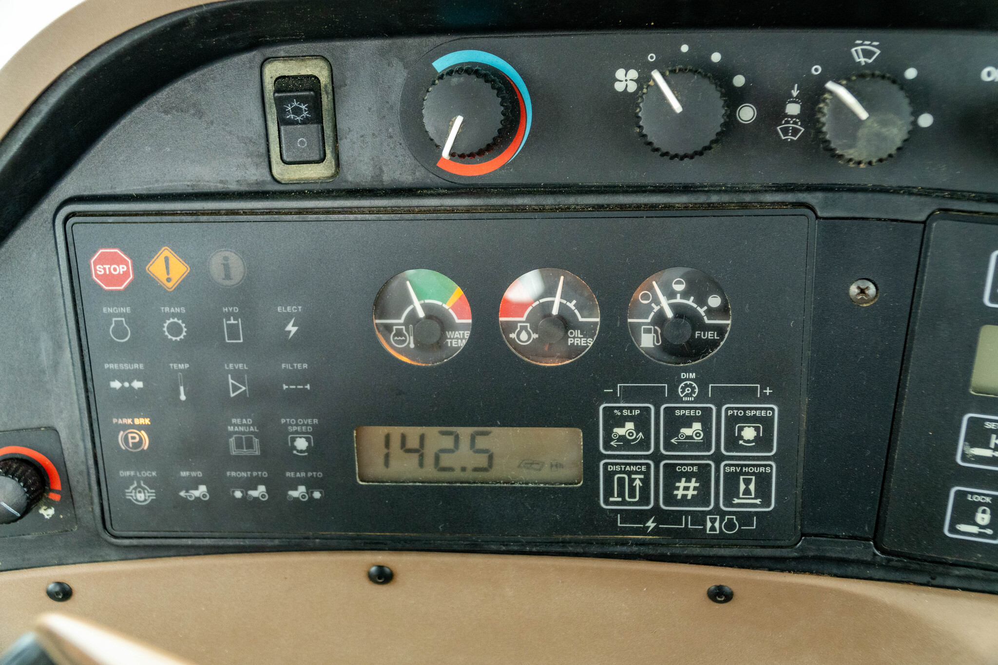 Used 1998 John Deere 8300 Row Crop Tractors at Koenig Equipment in Anna, OH - PhotoXL32