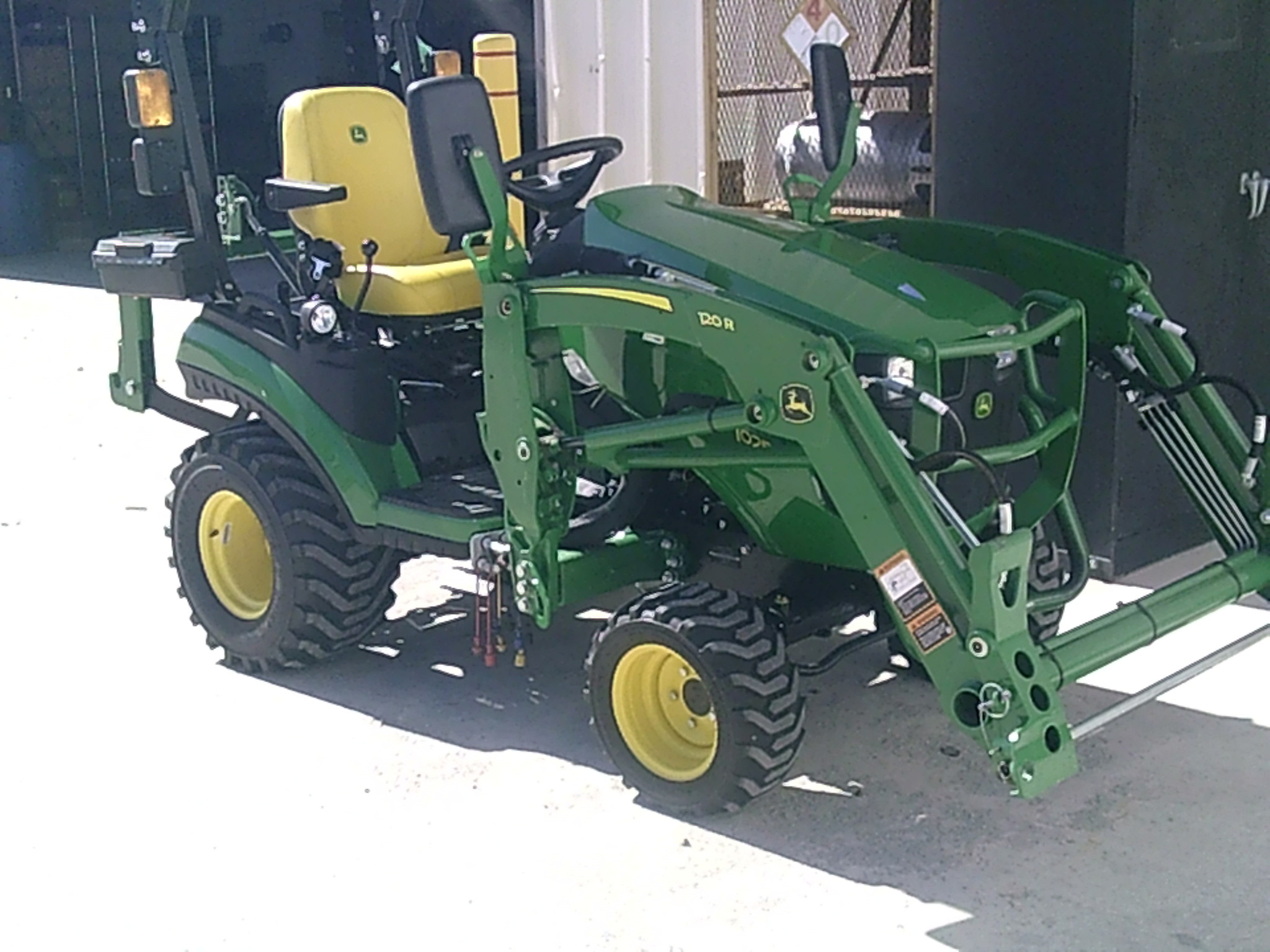 2022 John Deere 1025R Image 1