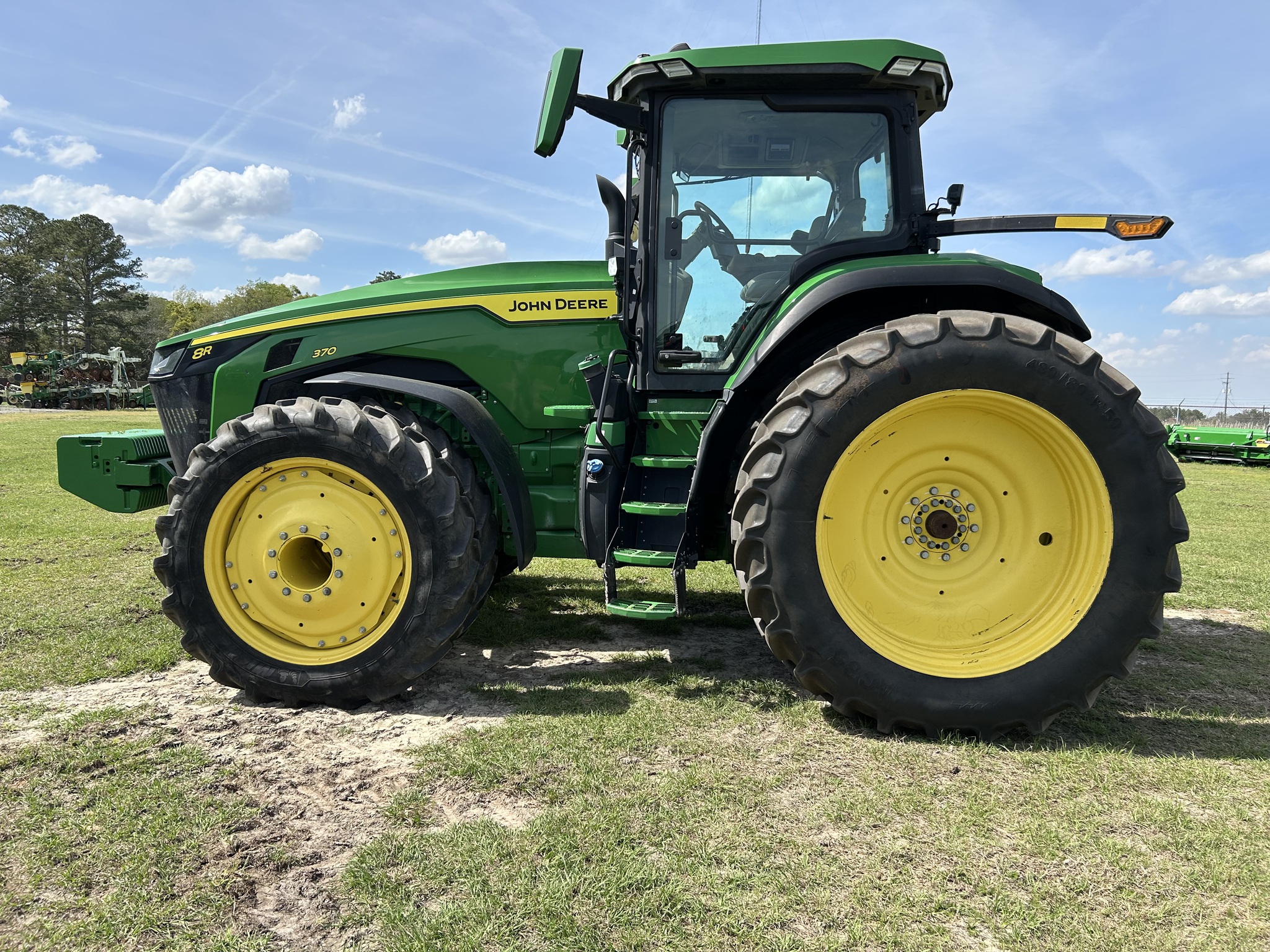 2023 John Deere 8R 370 Image 9