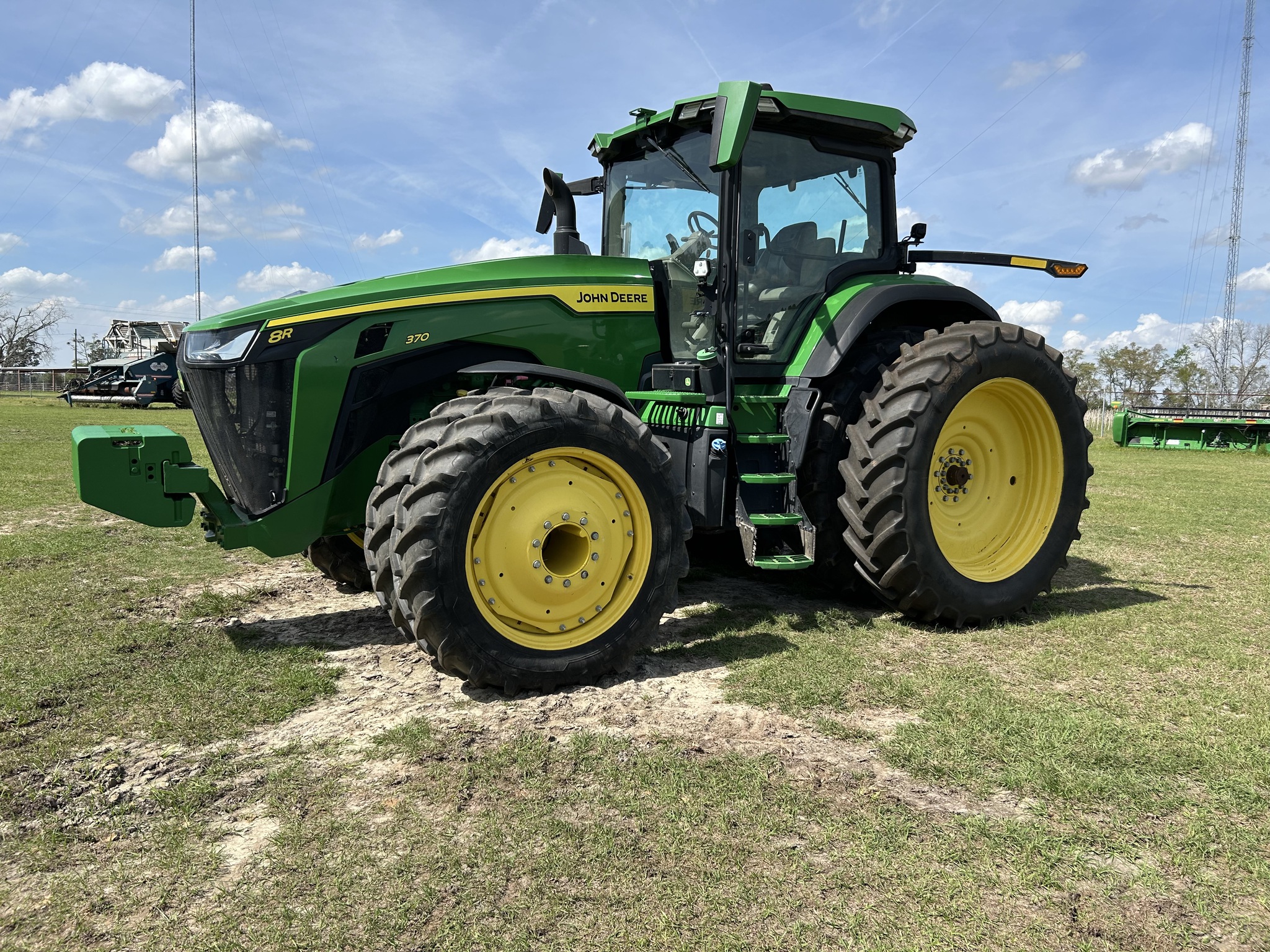 2023 John Deere 8R 370 Image 10