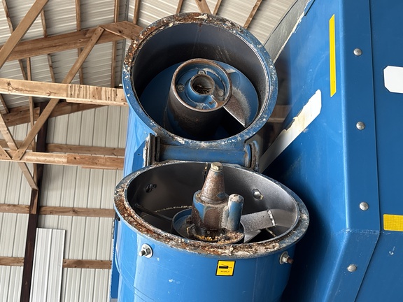 Used 2004 Kinze 650 Grain Carts at Koenig Equipment in Urbana, OH - Photo7