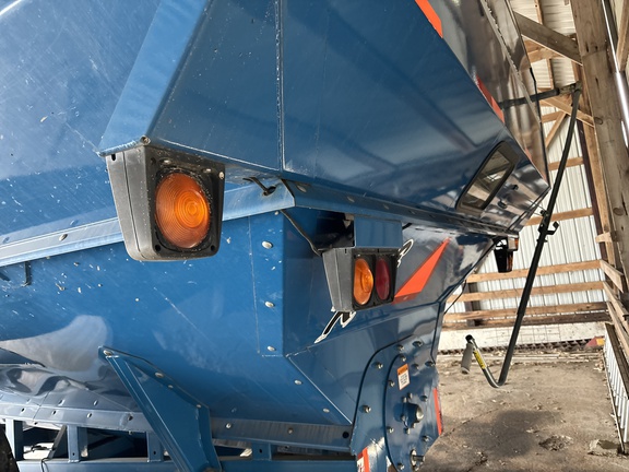 Used 2004 Kinze 650 Grain Carts at Koenig Equipment in Urbana, OH - Photo8