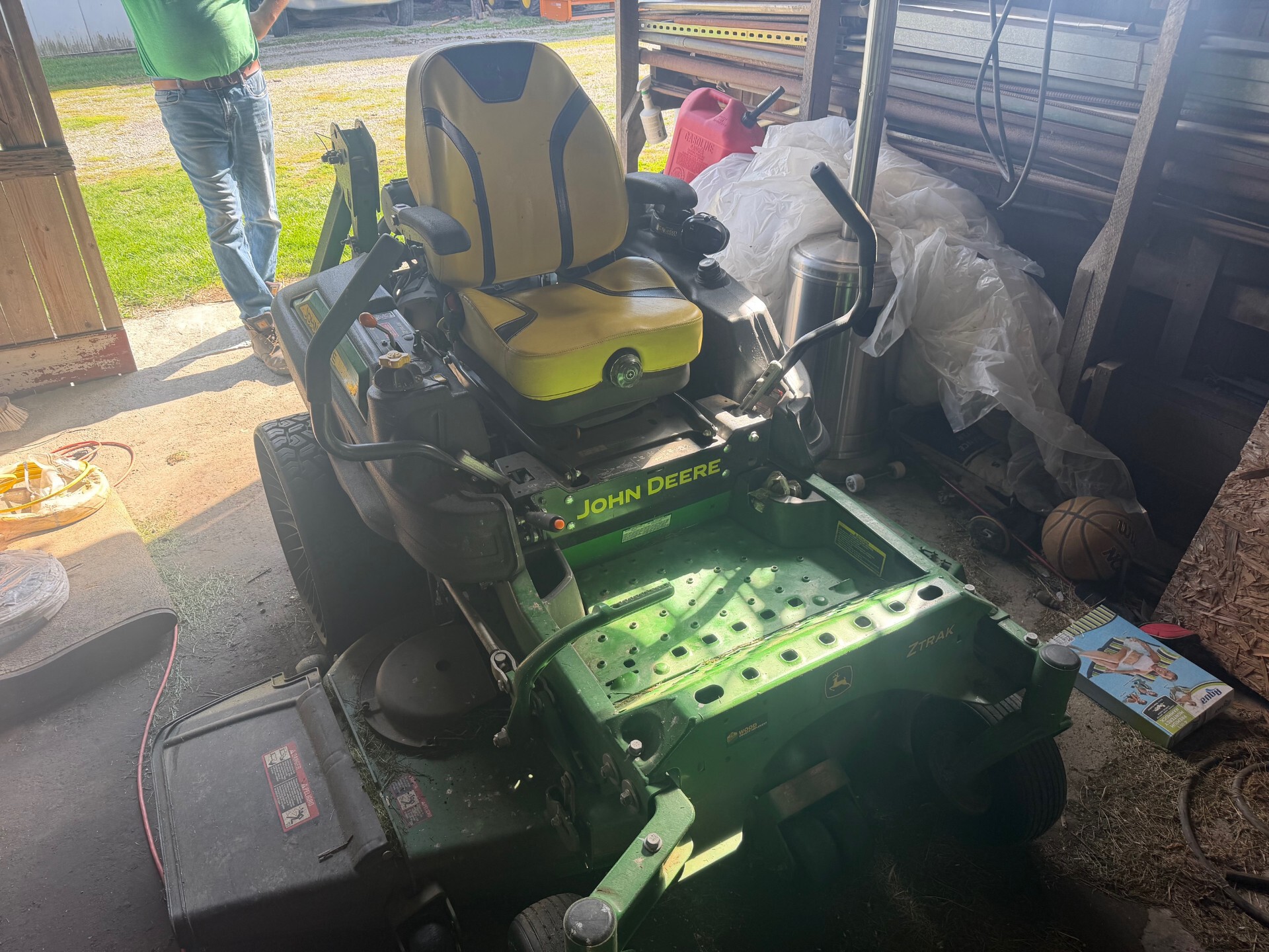 2021 John Deere Z945M EFI Image 2