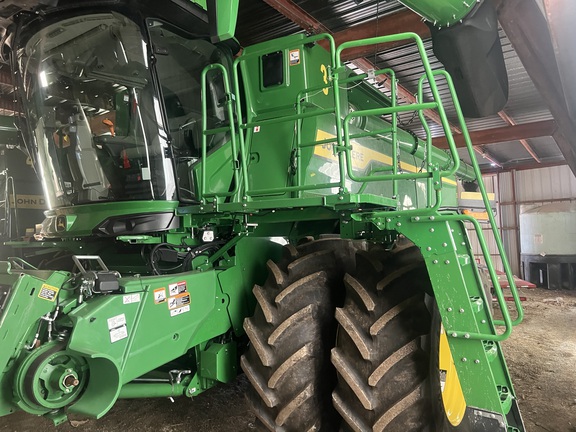 Photo of 2025 John Deere S7 800