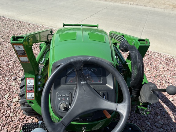 2024 John Deere 4052M (9th thumbnail)