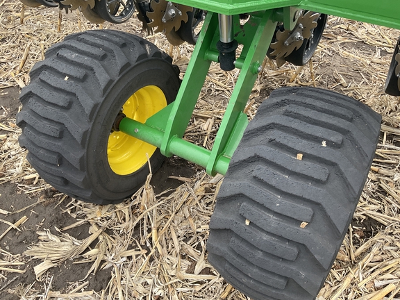 2025 John Deere DB90 - Photo17