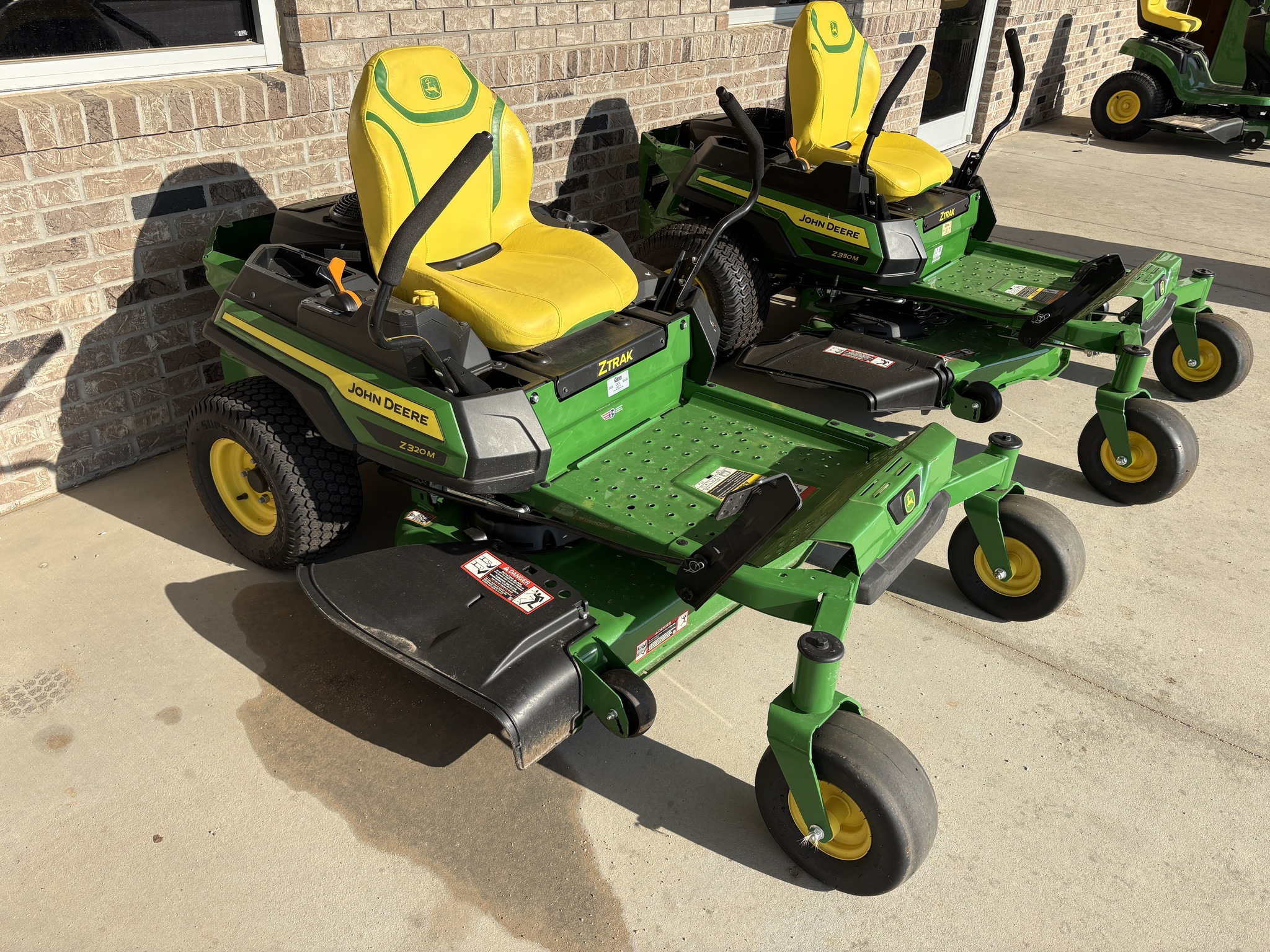 2024 John Deere Z320M Image 1