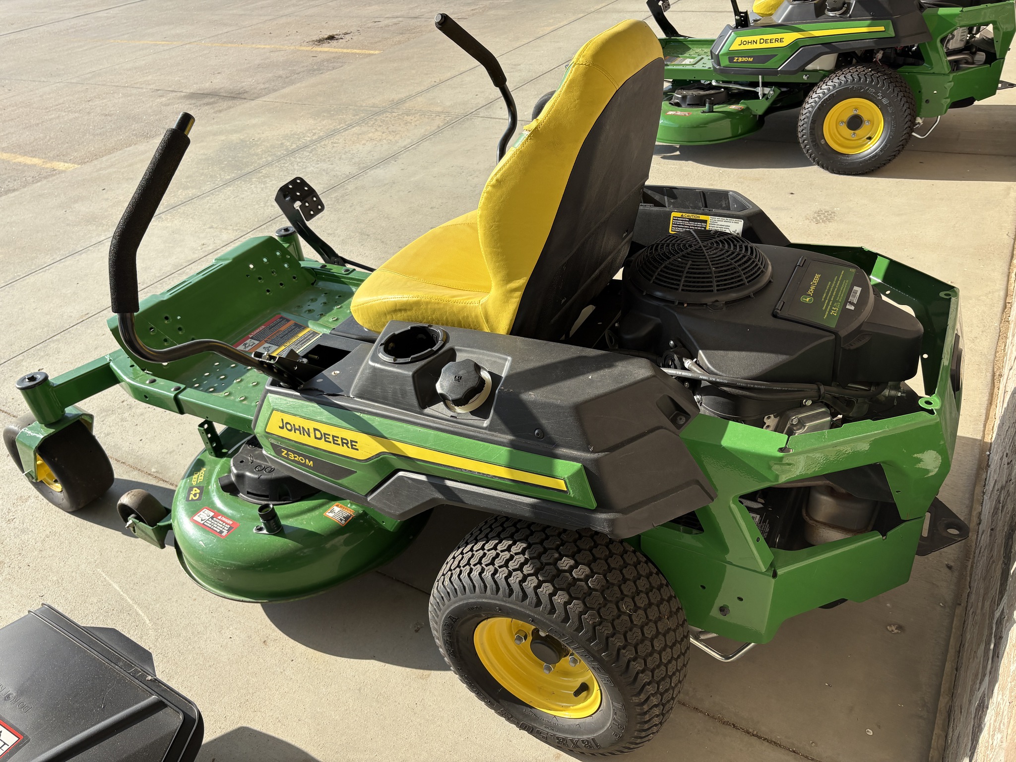 2024 John Deere Z320M Image 3