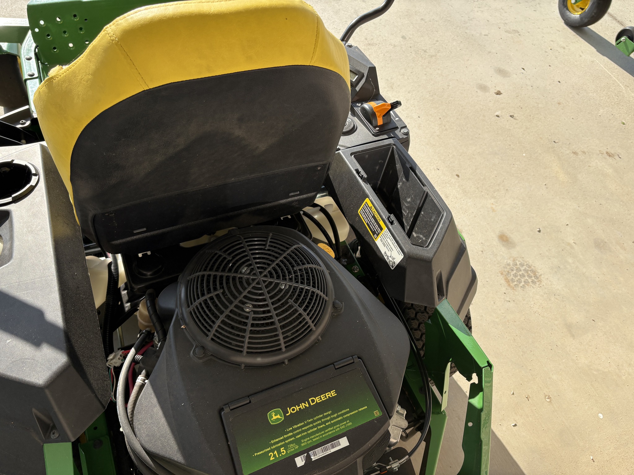 2024 John Deere Z320M Image 5
