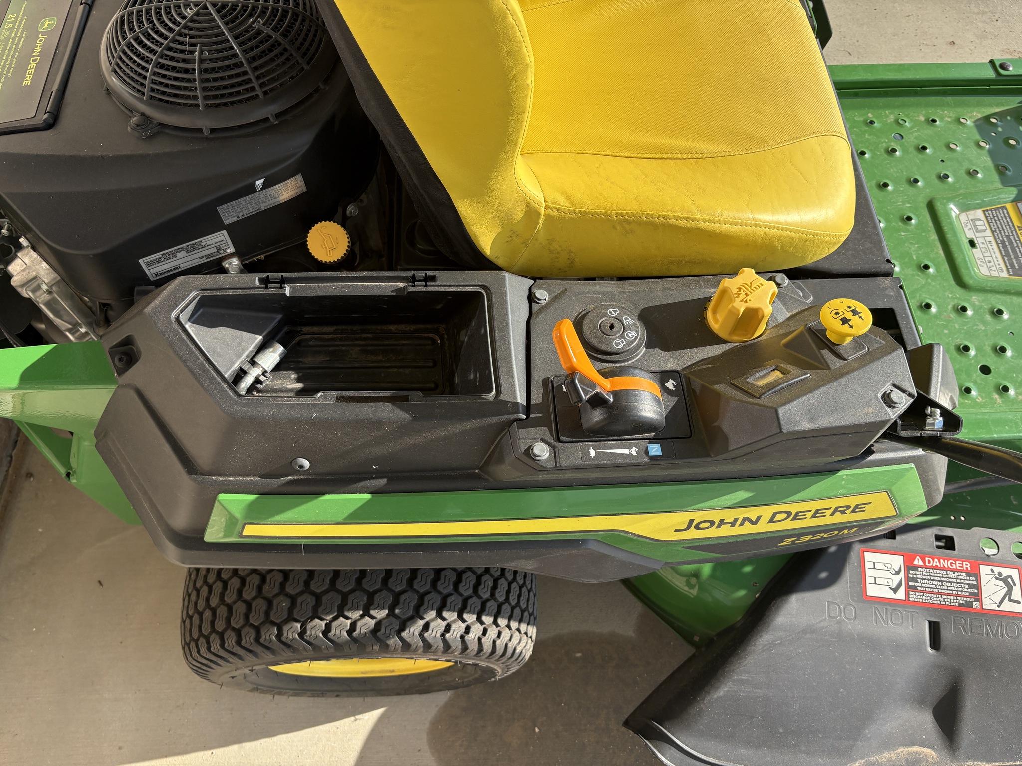 2024 John Deere Z320M Image 7