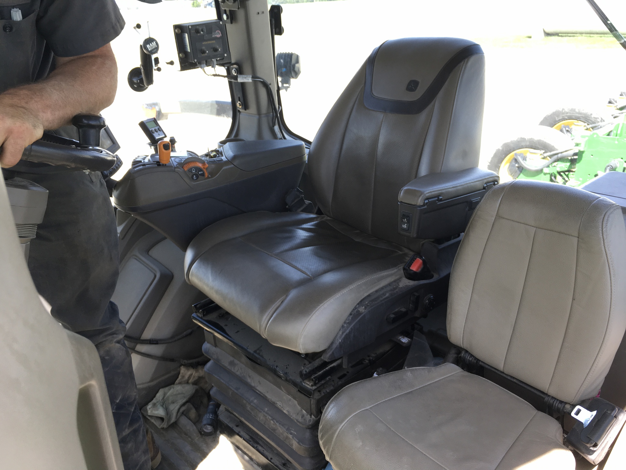 2020 John Deere 8RT 370 Image 6