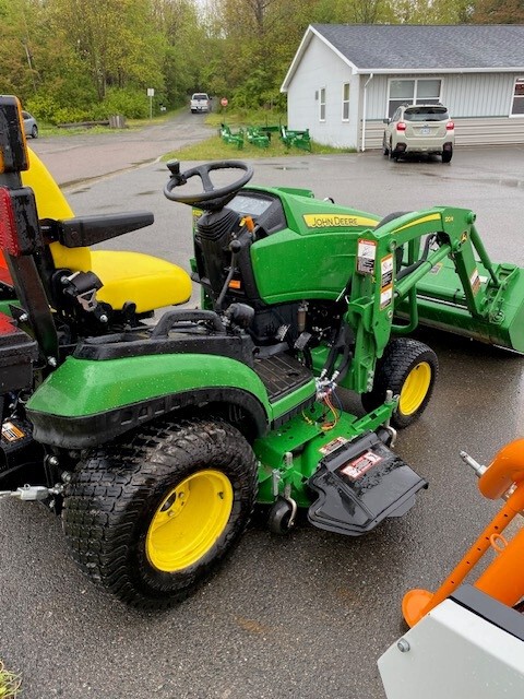 2016 John Deere 1025R Image 4
