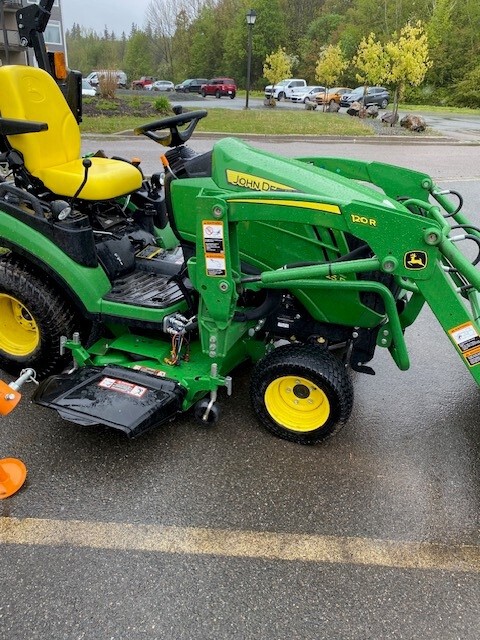 2016 John Deere 1025R Image 5