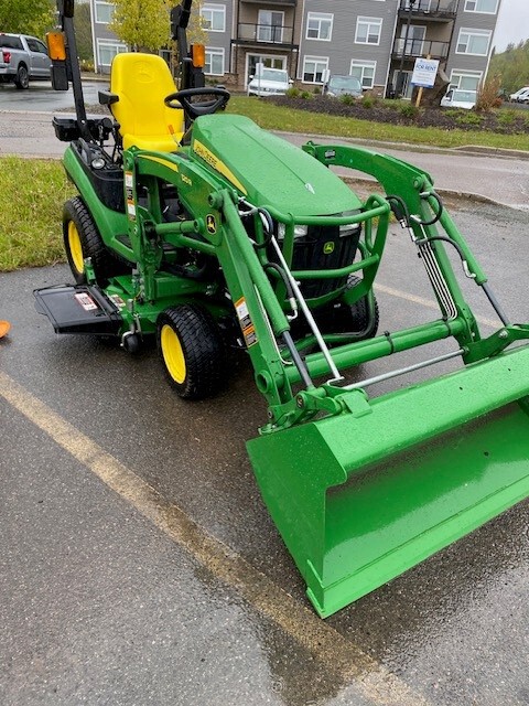 2016 John Deere 1025R Image 1