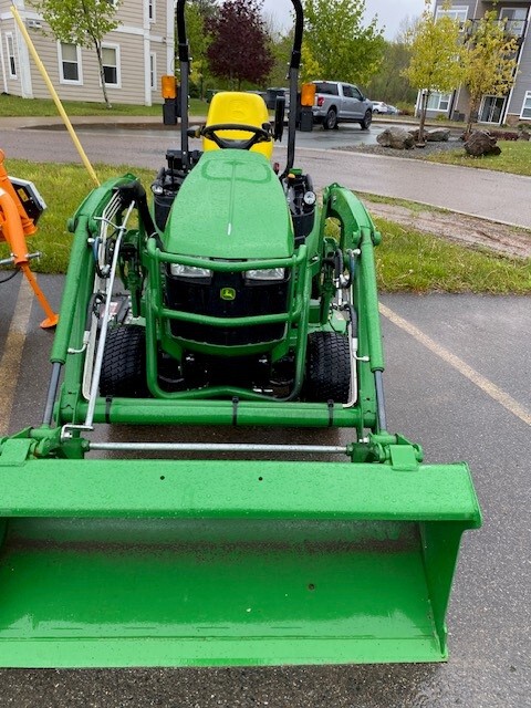 2016 John Deere 1025R Image 6