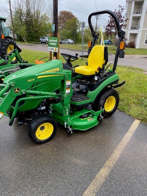 2016 John Deere 1025R Image 8
