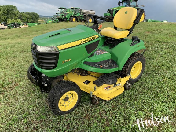 Photo of 2022 John Deere X738