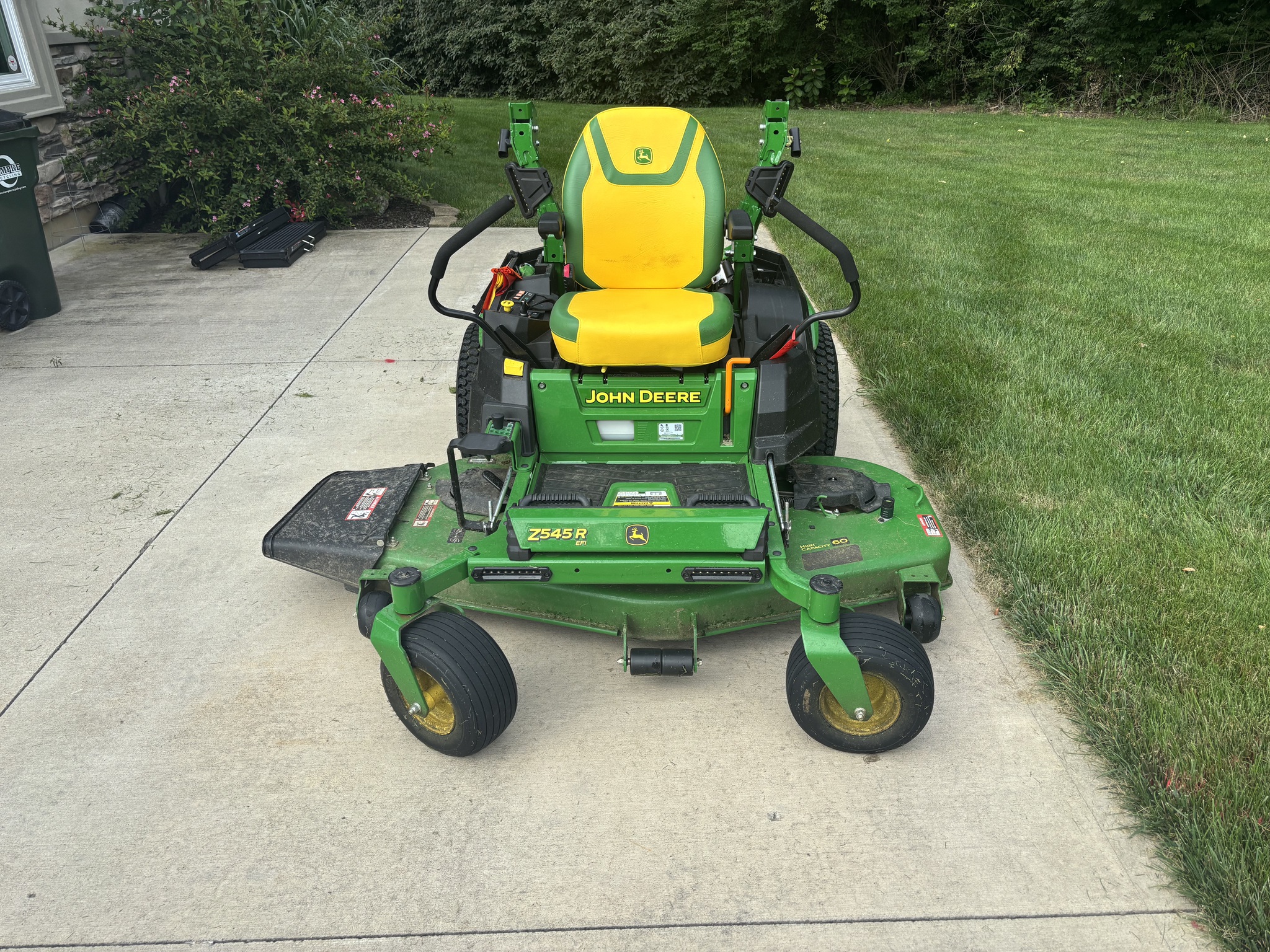 Used 2025 John Deere Z545R Zero Turn Mowers at Koenig Equipment in Tipp City, OH - PhotoXL1