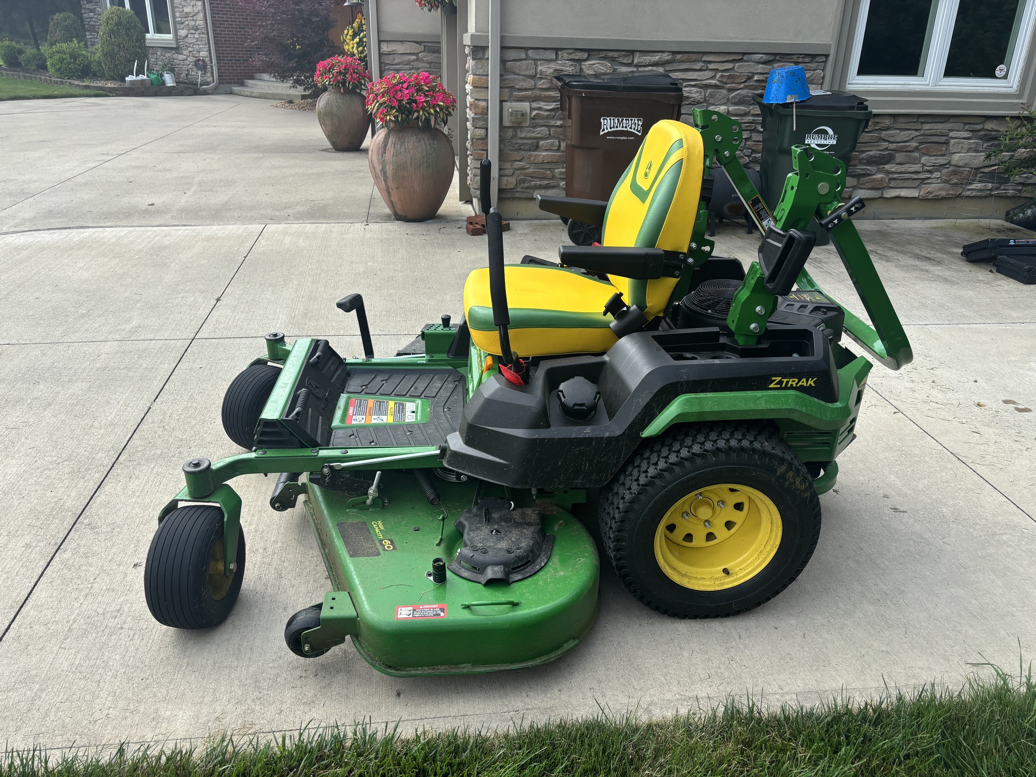 Used 2025 John Deere Z545R Zero Turn Mowers at Koenig Equipment in Tipp City, OH - PhotoXL3