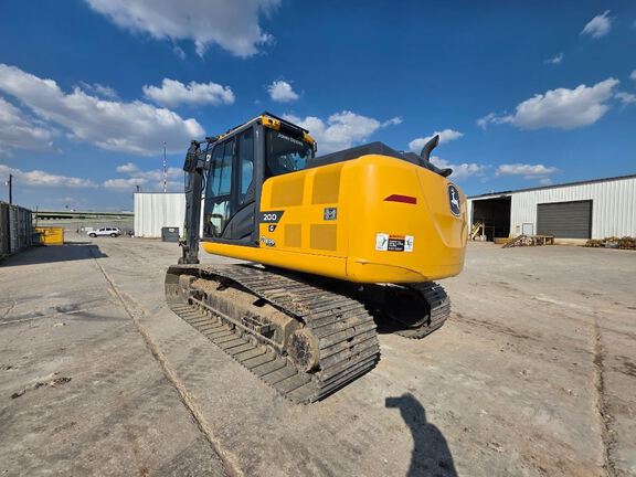 2023 John Deere 200G