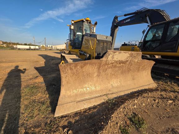 Photo of 2024 John Deere 750L