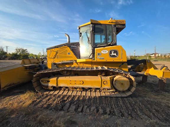2024 John Deere 750L