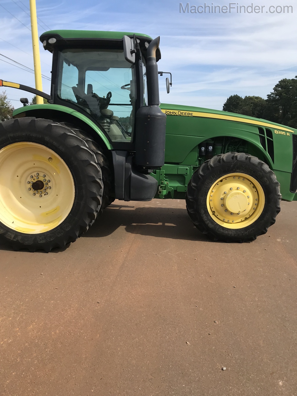 2012 John Deere 8285R Image 2