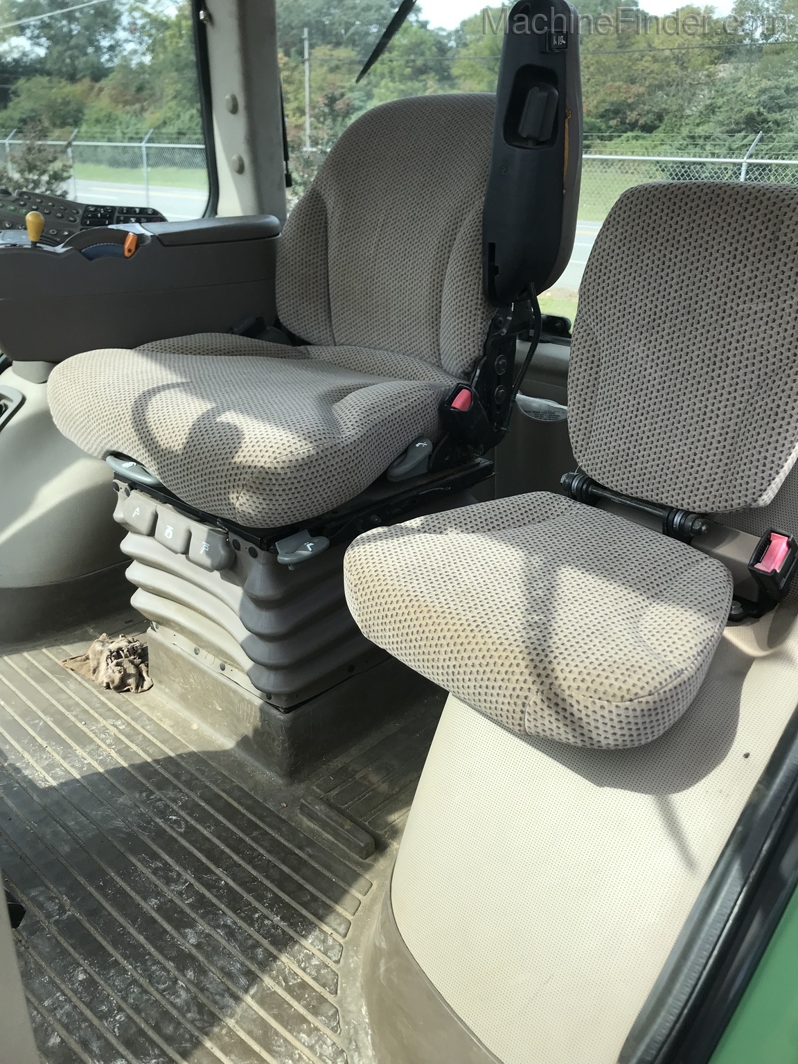 2012 John Deere 8285R Image 8