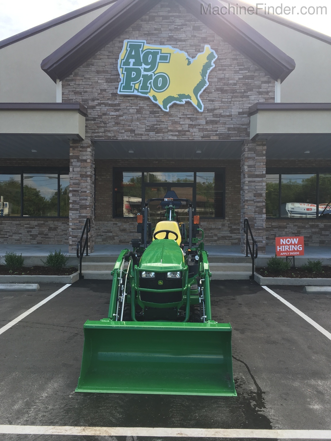 2020 John Deere 1025R BACKHOE PACKAGE Image 2